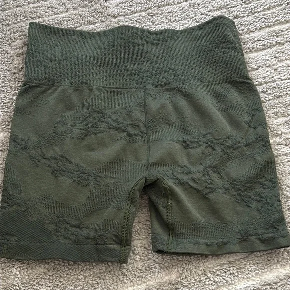 Gymshark Women's Green Seamless Shorts - Picture 4 of 6